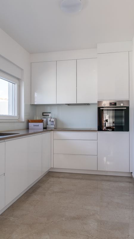 Einbauküche mit Backofen, Kochfeld und Kaffeemaschine – Villa DEA in Vrsi-Mulo bei Zadar