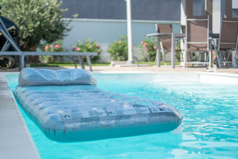 Luftmatratze im beheizten Pool – Villa DEA in Vrsi-Mulo bei Zadar