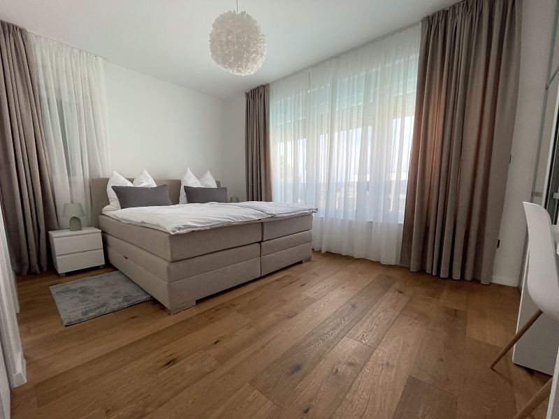 Schlafzimmer mit Boxspringbett 180 × 200 cm – Villa DEA in Vrsi-Mulo bei Zadar