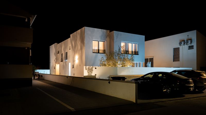 Villa DEA bei Nacht: beide Ferienhäuser von der Straße gesehen – Villa DEA in Vrsi-Mulo bei Zadar