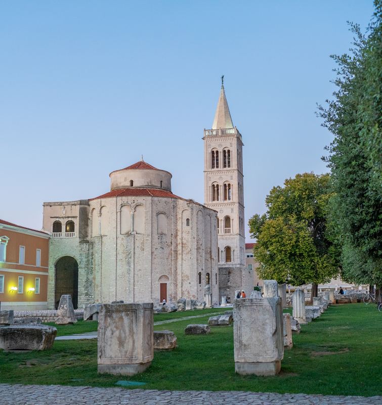 Kirche St. Donatus und Glockenturm am römischen Forum in Zadar – Villa DEA in Vrsi-Mulo bei Zadar